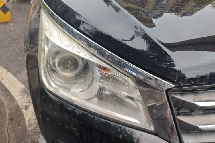 Used Venucia T70 2015 2.0L CVT Smart Choice Edition Right Front Headlight