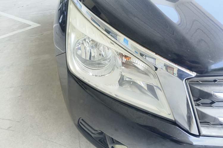 Used Venucia T70 2015 2.0L CVT Smart Choice Edition Right Front Headlight