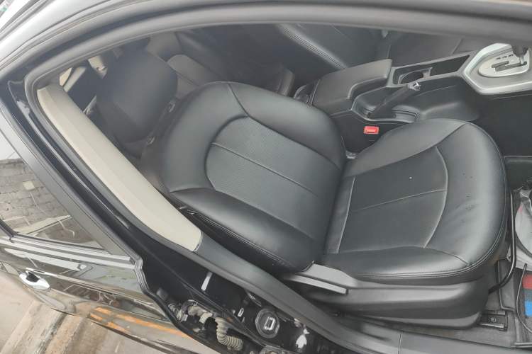 Used Venucia T70 2015 2.0L CVT Smart Edition Right Front Seat