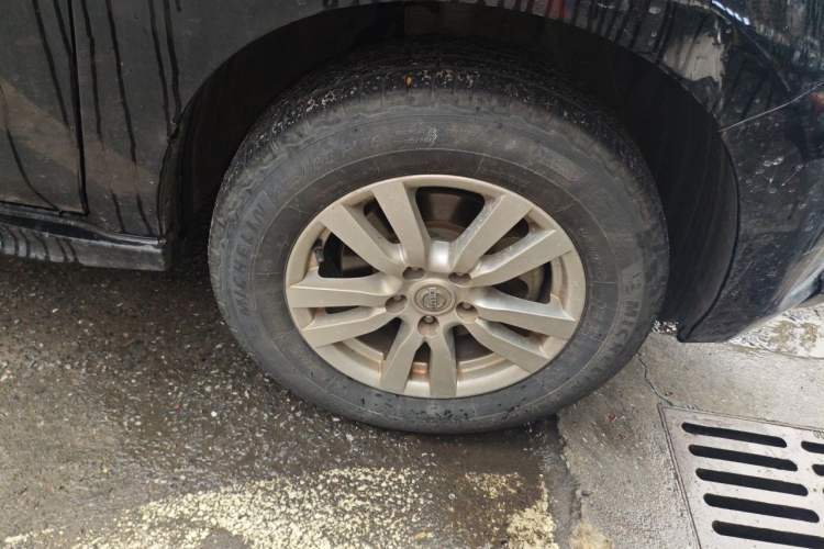 Used Venucia T70 2015 2.0L CVT Smart Choice Edition Right Front Wheel Hub