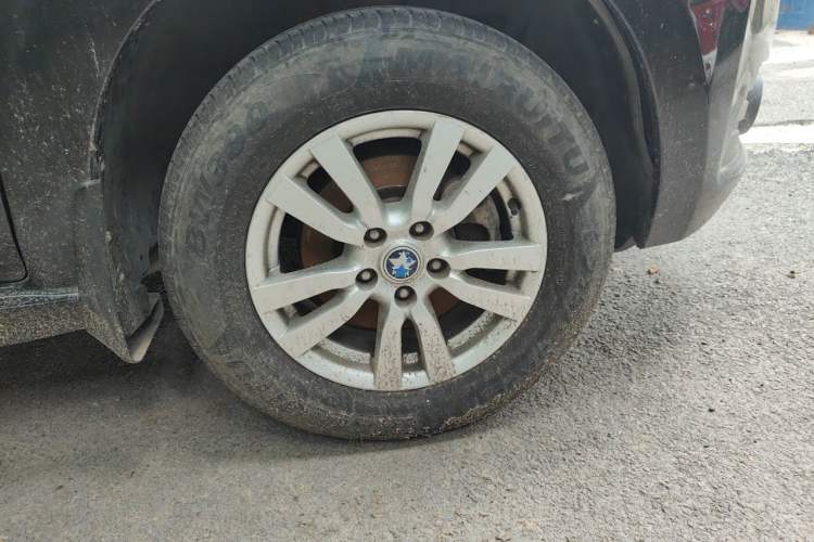 Used Venucia T70 2015 2.0L CVT Smart Edition Right Front Wheel Hub