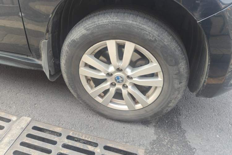 Used Venucia T70 2015 2.0L CVT Smart Edition Right Front Wheel Hub