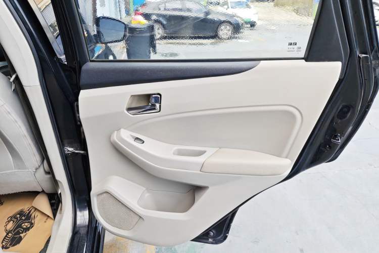 Used Venucia T70 2015 2.0L CVT Smart Edition Right Rear Door Interior