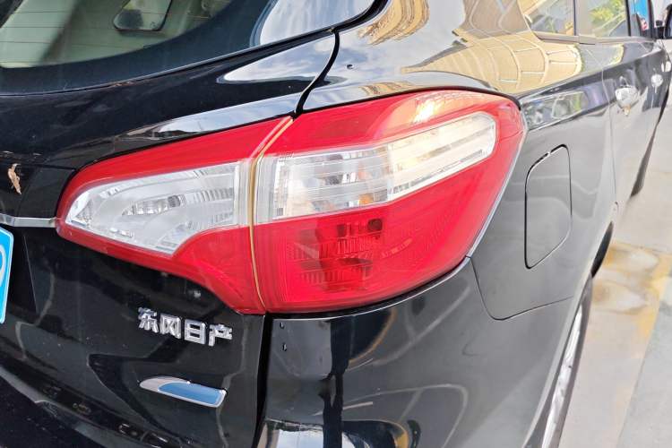 Used Venucia T70 2015 2.0L CVT Smart Edition Right Rear Taillight