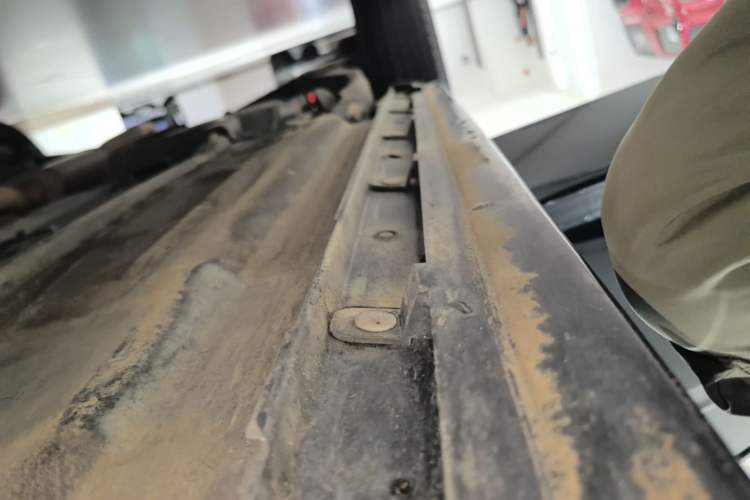 Used Venucia T70 2015 2.0L CVT Smart Choice Edition Right Side Sill