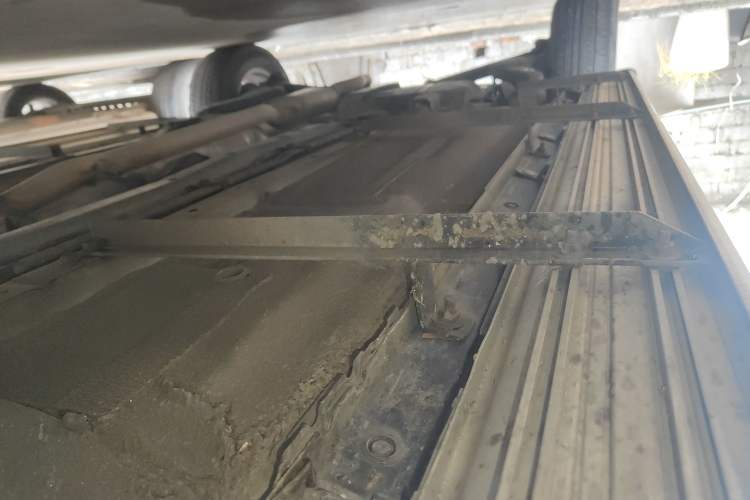 Used Venucia T70 2015 2.0L CVT Smart Edition Right Side Sill