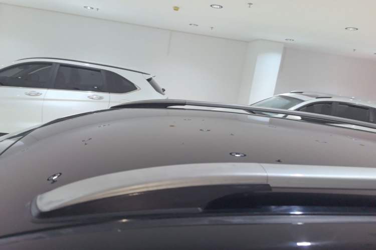 Used Venucia T70 2015 2.0L CVT Smart Choice Edition Roof