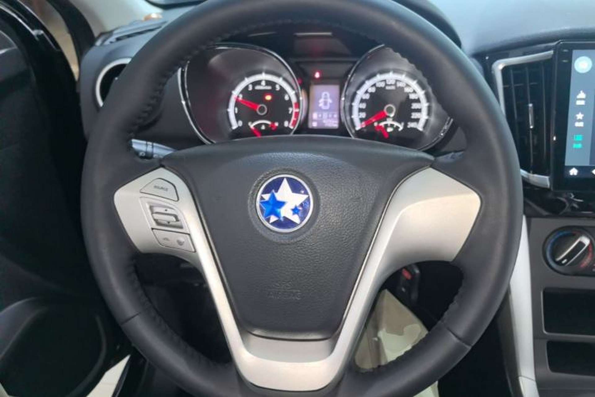 Used Venucia T70 2015 2.0L CVT Smart Choice Edition Steering Wheel