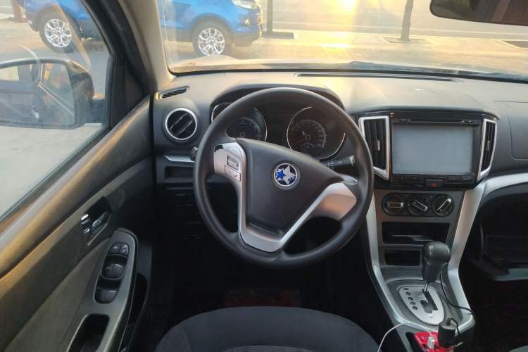 Used Venucia T70 2015 2.0L CVT Smart Choice Edition Steering Wheel
