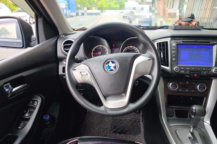 Used Venucia T70 2015 2.0L CVT Smart Edition Steering Wheel