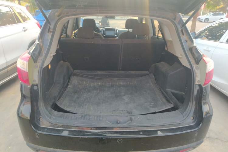 Used Venucia T70 2015 2.0L CVT Smart Choice Edition Trunk