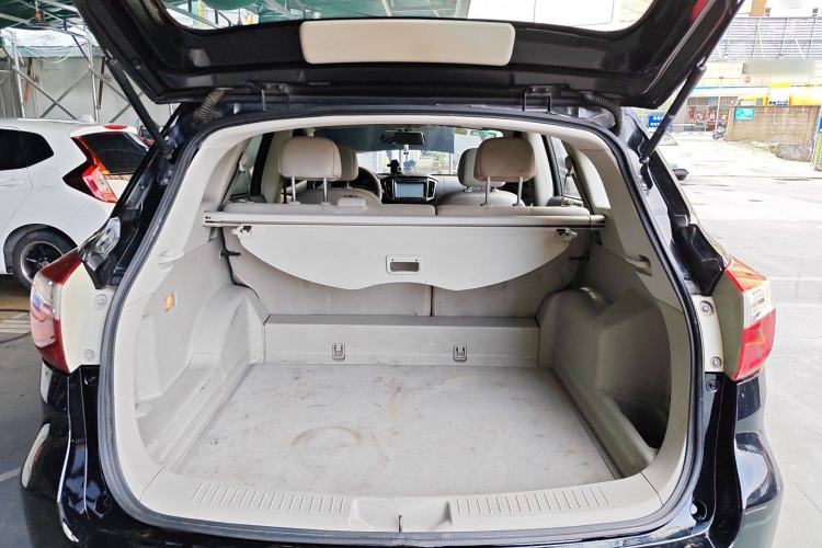 Used Venucia T70 2015 2.0L CVT Smart Edition Trunk