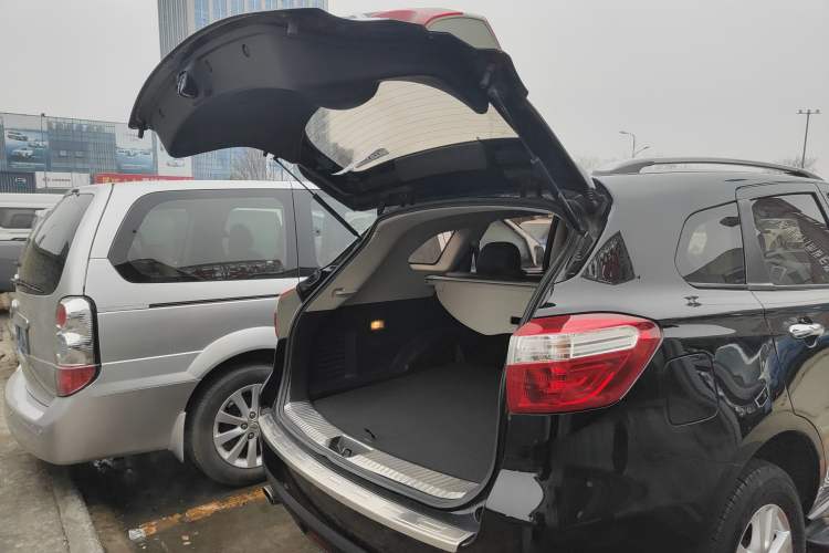 Used Venucia T70 2015 2.0L CVT Smart Edition Trunk