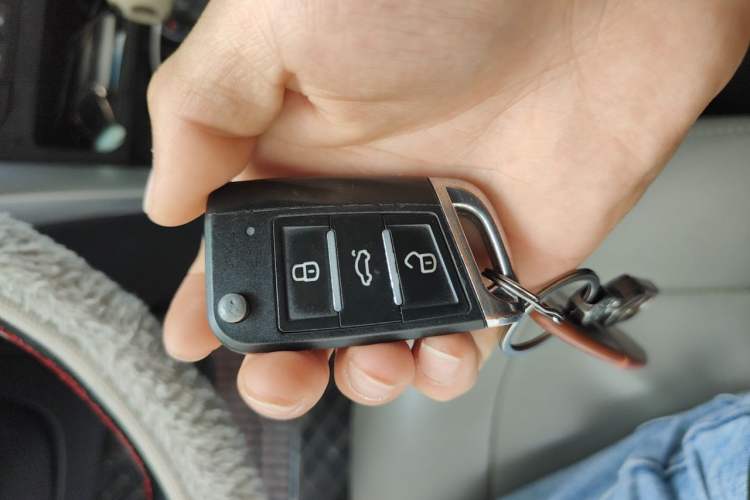 Used Venucia T70 2015 2.0L CVT Smart Edition Vehicle Key