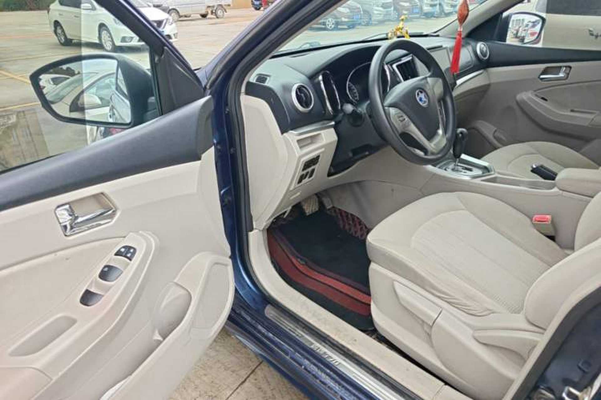 Used Venucia T70 2015 2.0L CVT Smart Edition Driver Seat