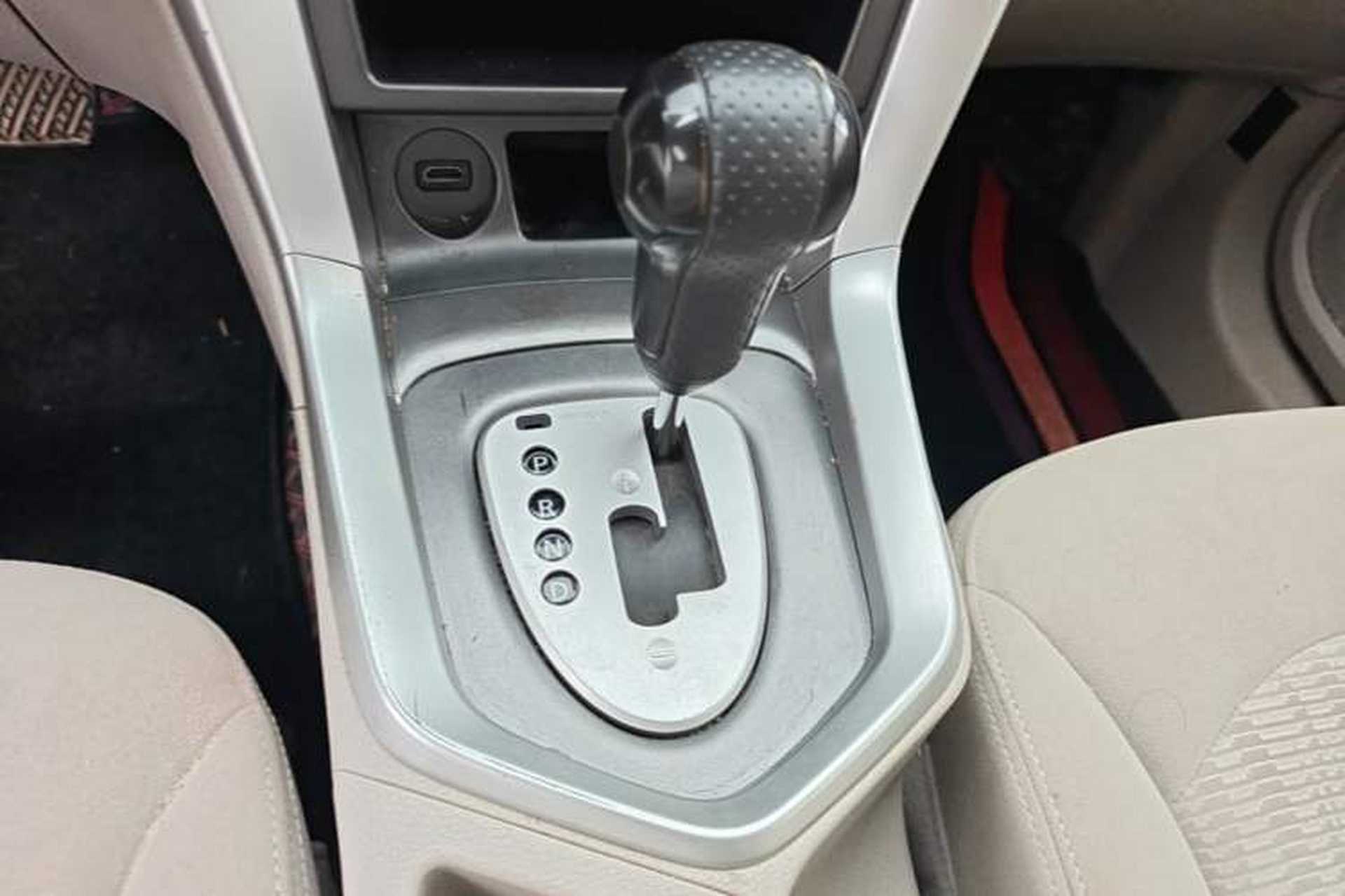 Used Venucia T70 2015 2.0L CVT Smart Edition Gear Lever