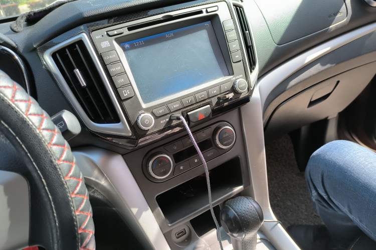 Used Venucia T70 2015 2.0L CVT Smart Edition Audio And AC Panel