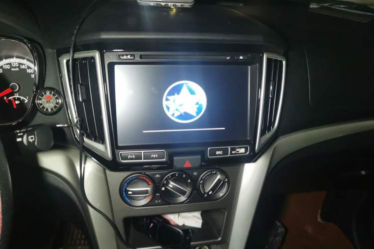 Used Venucia T70 2015 2.0L CVT Smart Choice Edition Audio And AC Panel