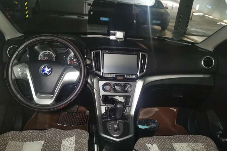 Used Venucia T70 2015 2.0L CVT Smart Choice Edition Center Console