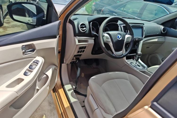 Used Venucia T70 2015 2.0L CVT Smart Choice Edition Driver Seat
