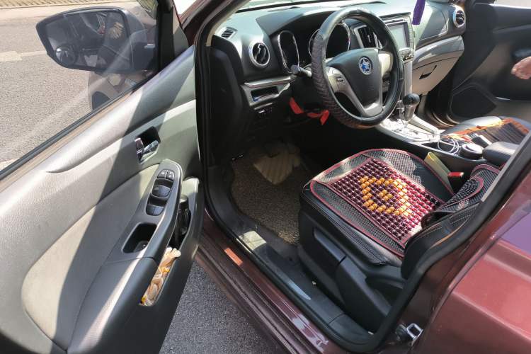 Used Venucia T70 2015 2.0L CVT Smart Edition Driver Seat