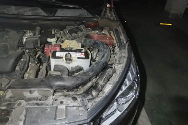 Used Venucia T70 2015 2.0L CVT Smart Choice Edition Engine Bay Left