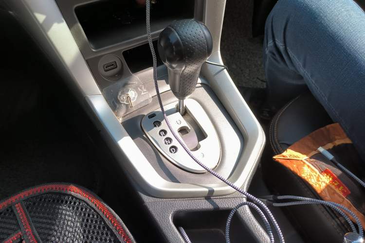 Used Venucia T70 2015 2.0L CVT Smart Edition Gear Lever