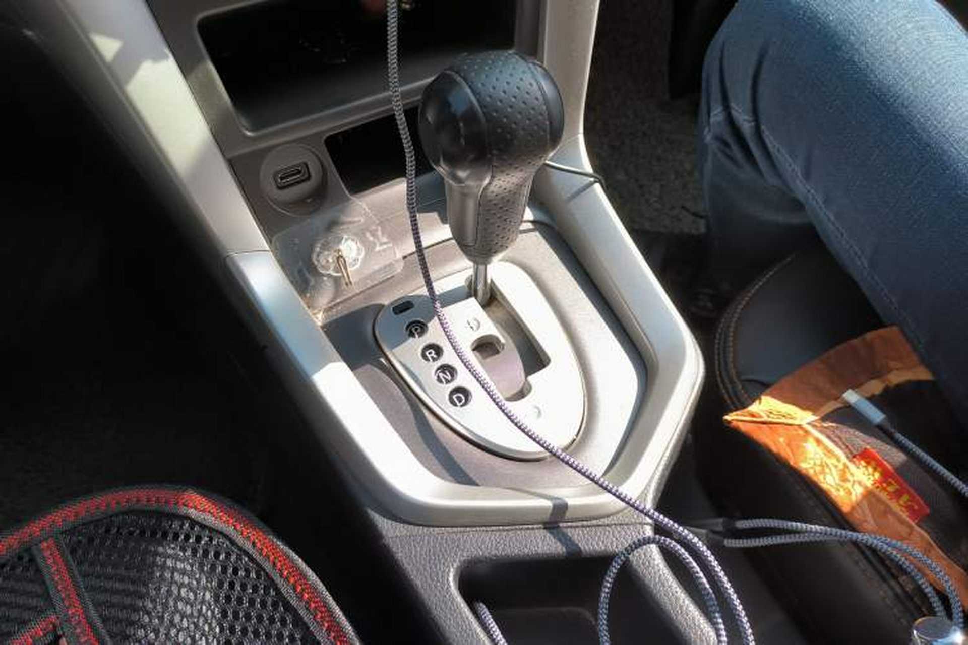 Used Venucia T70 2015 2.0L CVT Smart Edition Gear Lever