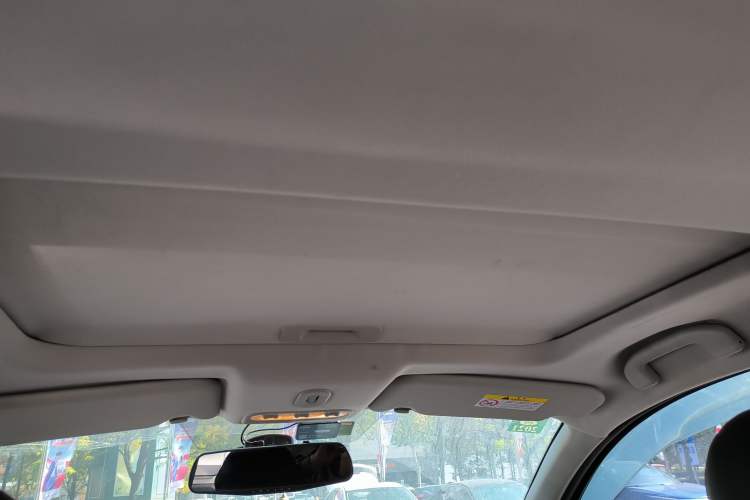 Used Venucia T70 2015 2.0L CVT Smart Edition Headliner
