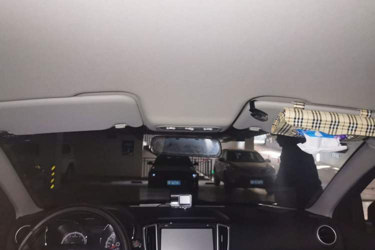 Used Venucia T70 2015 2.0L CVT Smart Choice Edition Headliner