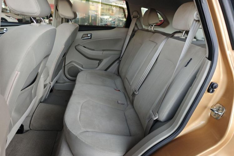 Used Venucia T70 2015 2.0L CVT Smart Choice Edition Interior 4