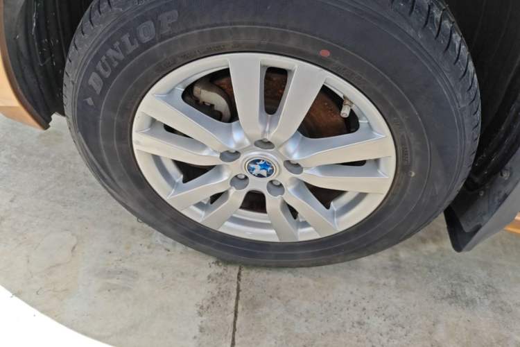 Used Venucia T70 2015 2.0L CVT Smart Choice Edition Left Front Wheel Hub