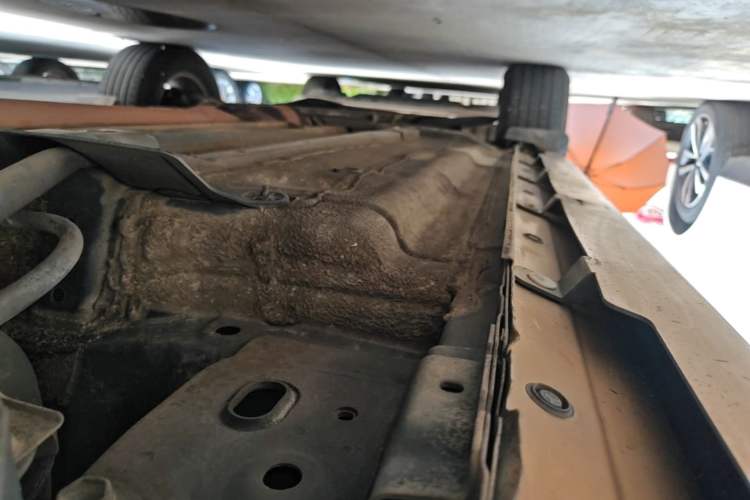 Used Venucia T70 2015 2.0L CVT Smart Choice Edition Left Side Sill