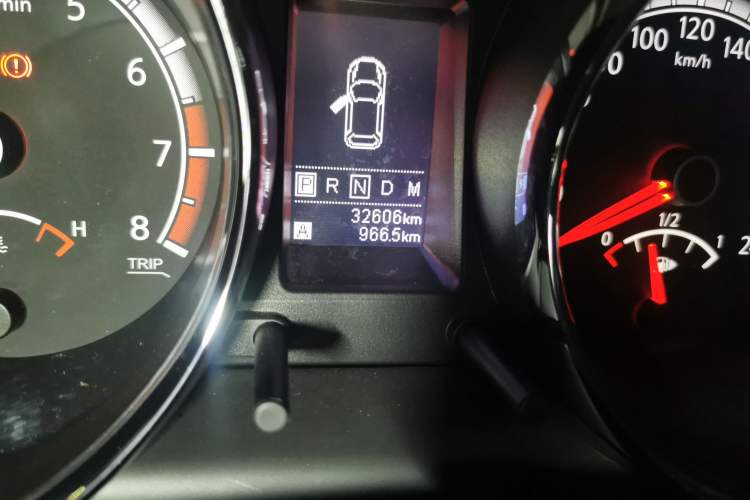 Used Venucia T70 2015 2.0L CVT Smart Choice Edition Odometer Close Up