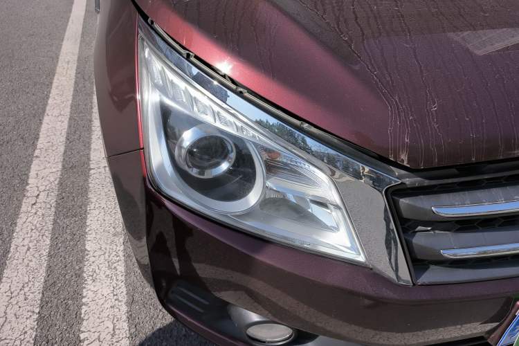 Used Venucia T70 2015 2.0L CVT Smart Edition Right Front Headlight