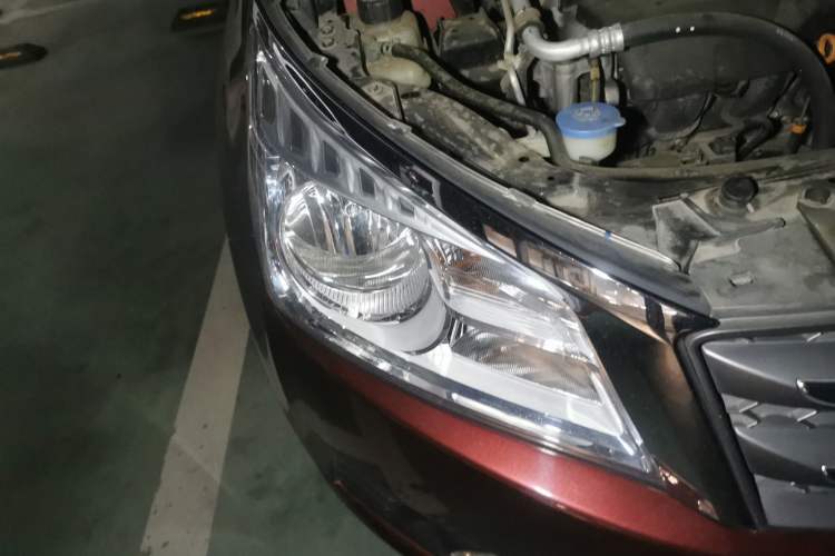 Used Venucia T70 2015 2.0L CVT Smart Choice Edition Right Front Headlight