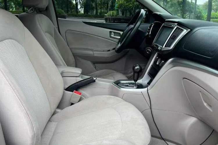 Used Venucia T70 2015 2.0L CVT Smart Choice Edition Right Front Seat