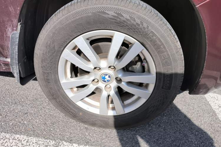 Used Venucia T70 2015 2.0L CVT Smart Edition Right Front Wheel Hub