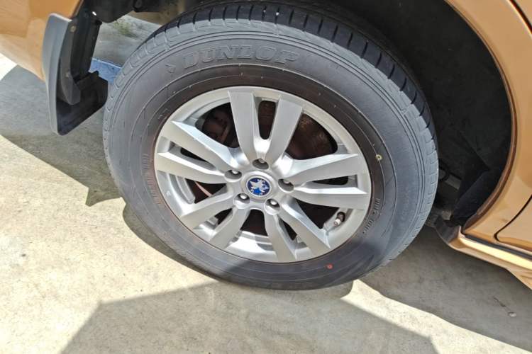 Used Venucia T70 2015 2.0L CVT Smart Choice Edition Right Rear Wheel Hub