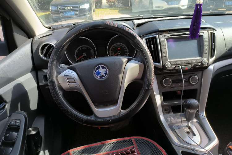 Used Venucia T70 2015 2.0L CVT Smart Edition Steering Wheel