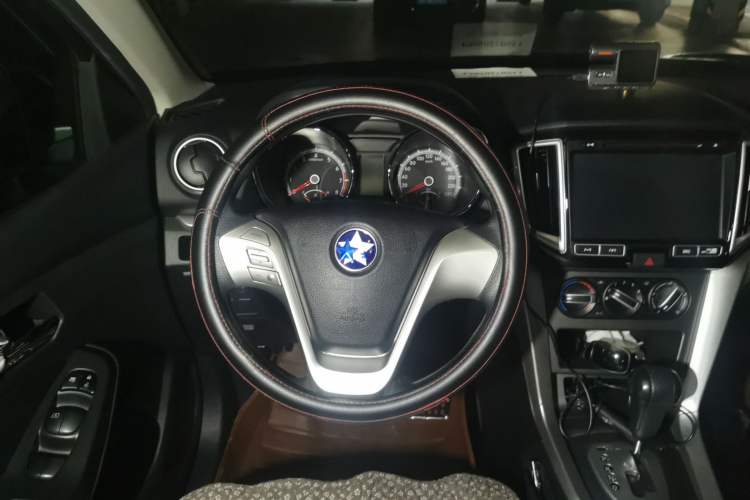Used Venucia T70 2015 2.0L CVT Smart Choice Edition Steering Wheel