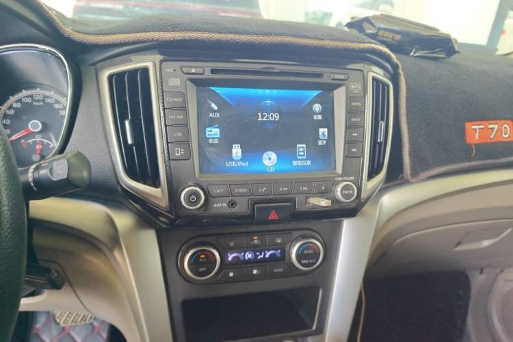 Used Venucia T70 2015 2.0L CVT Smart Edition Audio And AC Panel