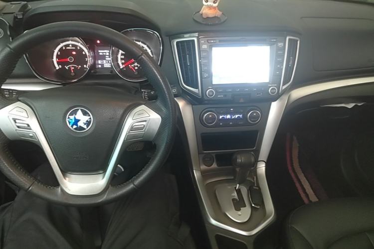 Used Venucia T70 2015 2.0L CVT Smart Edition Center Console