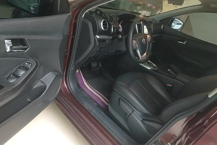 Used Venucia T70 2015 2.0L CVT Smart Edition Driver Seat