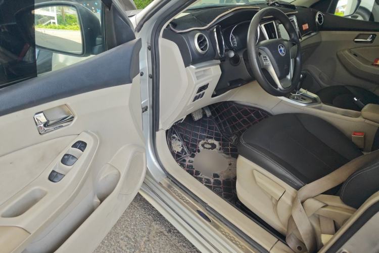 Used Venucia T70 2015 2.0L CVT Smart Edition Driver Seat