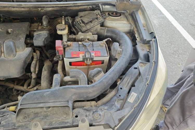 Used Venucia T70 2015 2.0L CVT Smart Edition Engine Bay Left