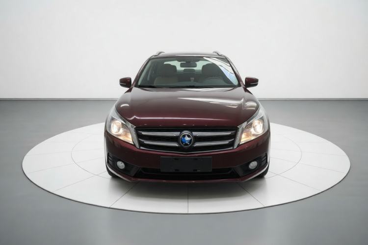 Used Venucia T70 2015 2.0L CVT Smart Edition Front