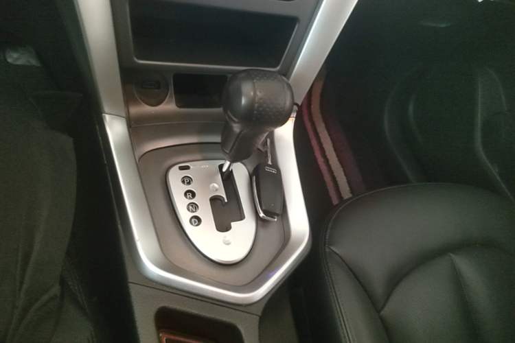 Used Venucia T70 2015 2.0L CVT Smart Edition Gear Lever