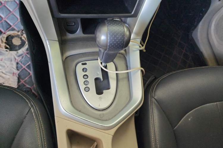 Used Venucia T70 2015 2.0L CVT Smart Edition Gear Lever