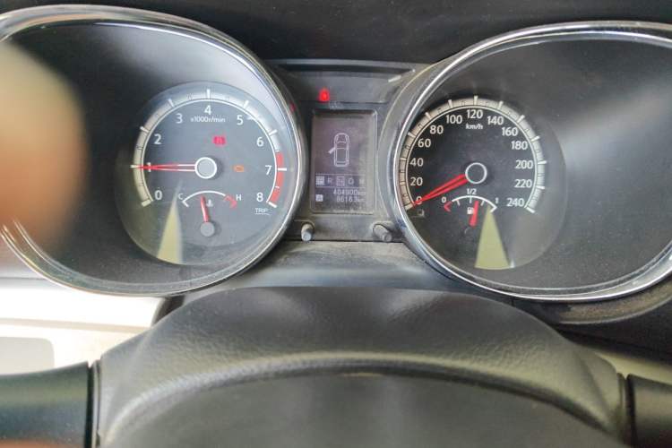 Used Venucia T70 2015 2.0L CVT Smart Edition Odometer Close Up